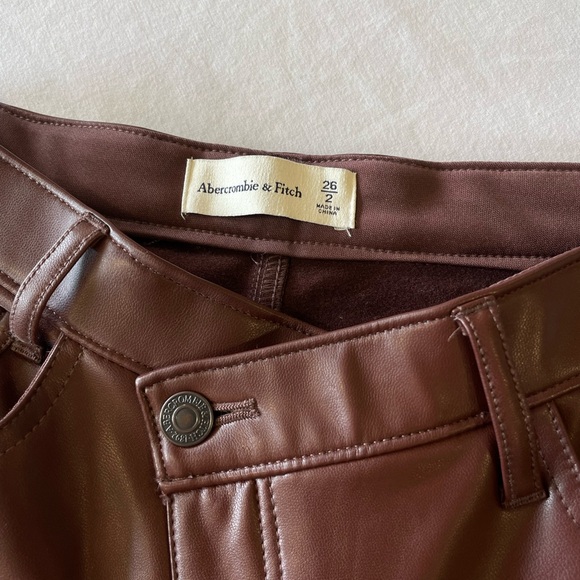 Abercrombie & Fitch brown Crossover Waist Vegan Leather Dad Pants size 2/26 - Picture 3 of 6